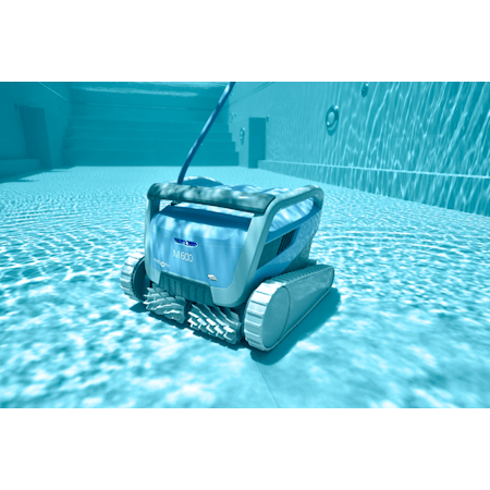 Dolphin M600 underwater on pool floor