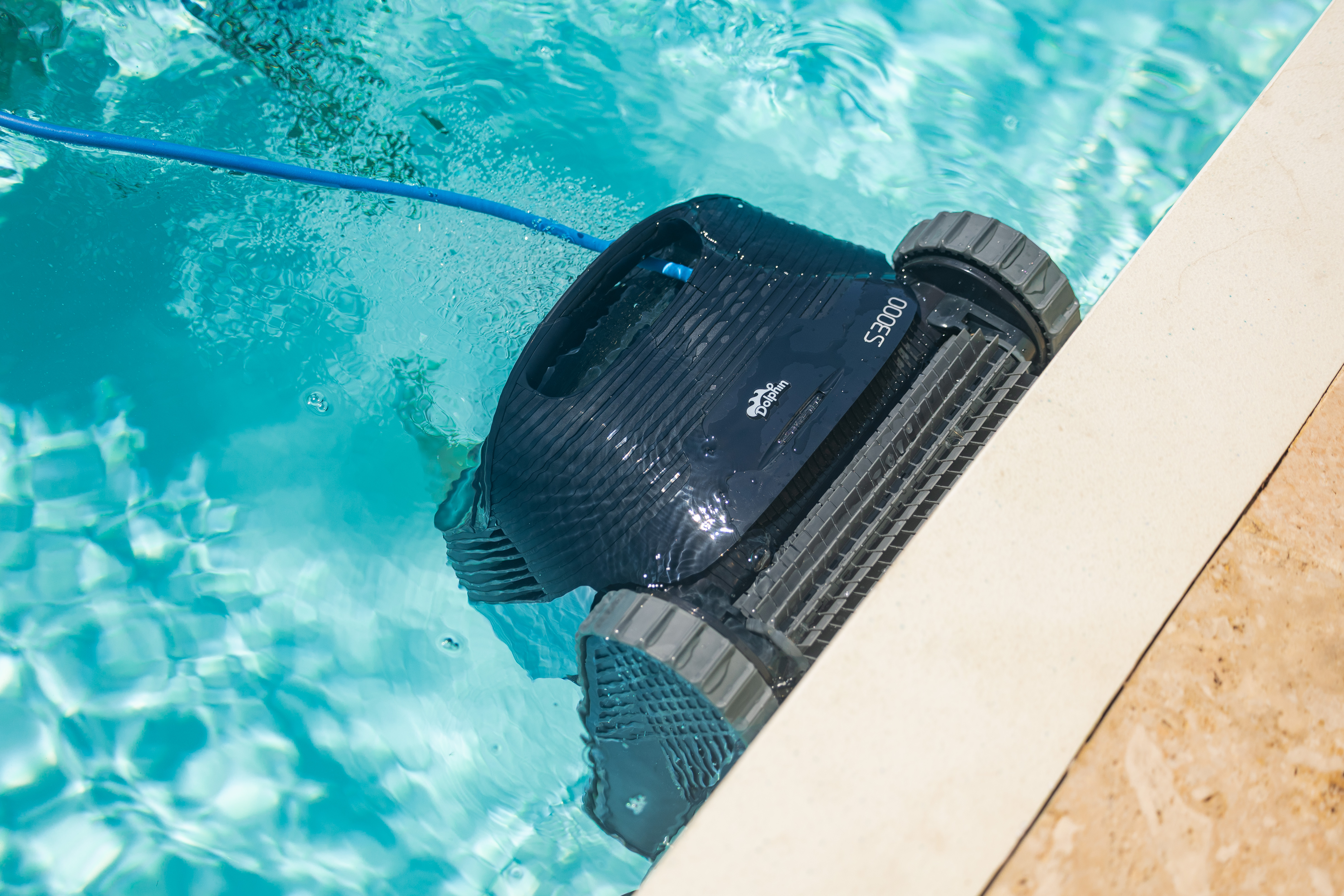 Dolphin S3000 pool cleaner waterline cleaning